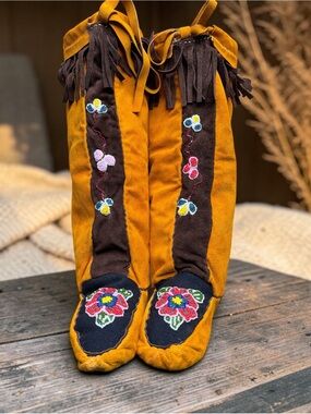 Vintage Indigenous Handmade Smoked Buckskin Beaded Mukluks Boots